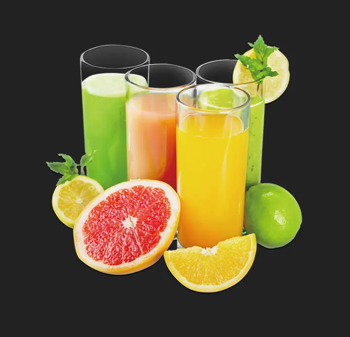 Glazen vers geperst sap met grapefruit, sinaasappel en limoen